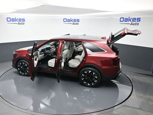 Certified 2025 Kia Sorento EX w/ Panoramic Sunroof Package image 63
