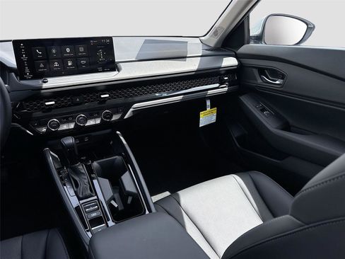 Certified 2025 Honda Accord EX-L image 27