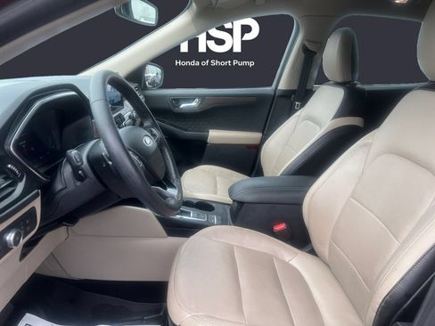 Used 2020 Ford Escape Titanium w/ Titanium Premium Package 2.0 AWD/4WD image 9