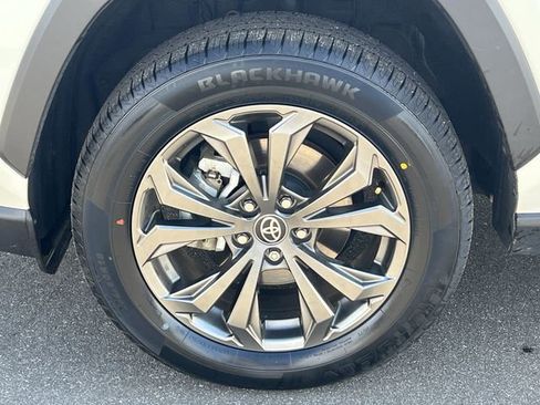 Used 2022 Toyota RAV4 XLE Premium image 41