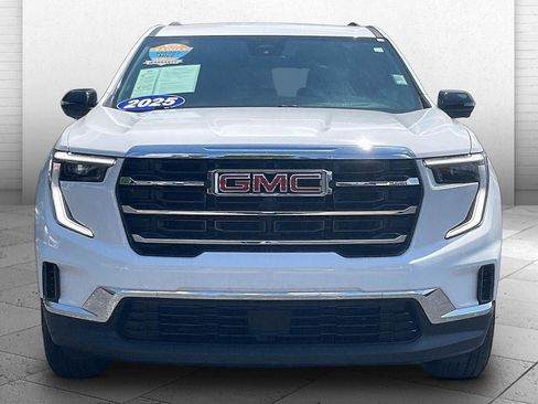 Used 2025 GMC Acadia Elevation FWD image 2