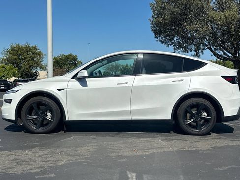 Used 2026 Tesla Model Y Long Range AWD/4WD image 7