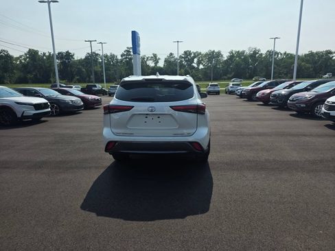 Used 2021 Toyota Highlander Limited AWD/4WD image 4