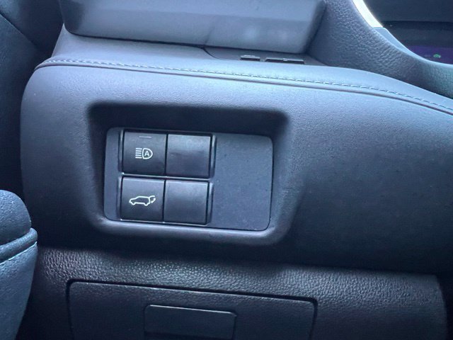 Used 2021 Toyota Highlander XLE AWD/4WD image 23