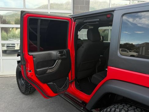 Used 2018 Jeep Wrangler Unlimited Sport S AWD/4WD image 30