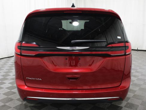 Used 2025 Chrysler Pacifica Select FWD image 31