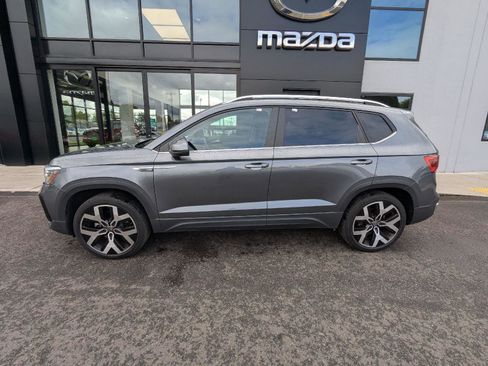 Used 2022 Volkswagen Taos SEL image 3