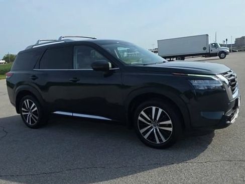 Used 2023 Nissan Pathfinder Platinum AWD/4WD image 9