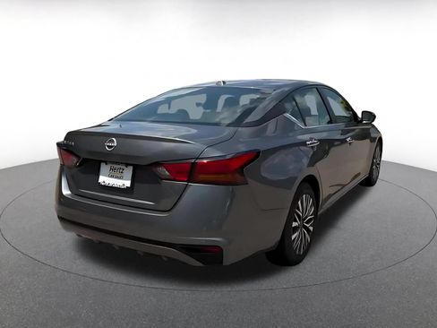 Used 2025 Nissan Altima 2.5 SV FWD image 14