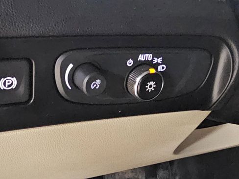 Used 2020 Buick Enclave Essence image 32