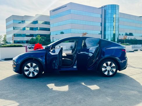 Used 2023 Tesla Model Y 2WD image 51