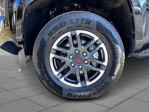 Used 2025 Toyota Tacoma TRD Sport AWD/4WD image 16
