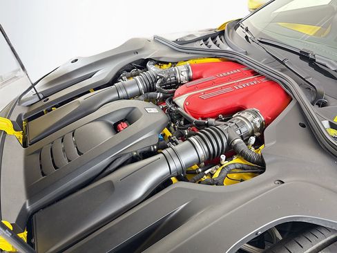 Certified 2025 Ferrari 12Cilindri RWD image 21
