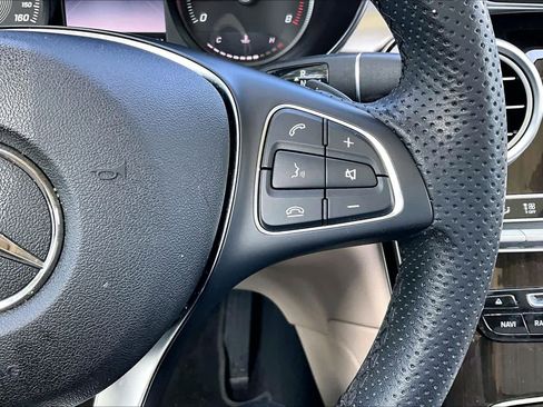Used 2019 Mercedes-Benz GLC 300 4MATIC image 23