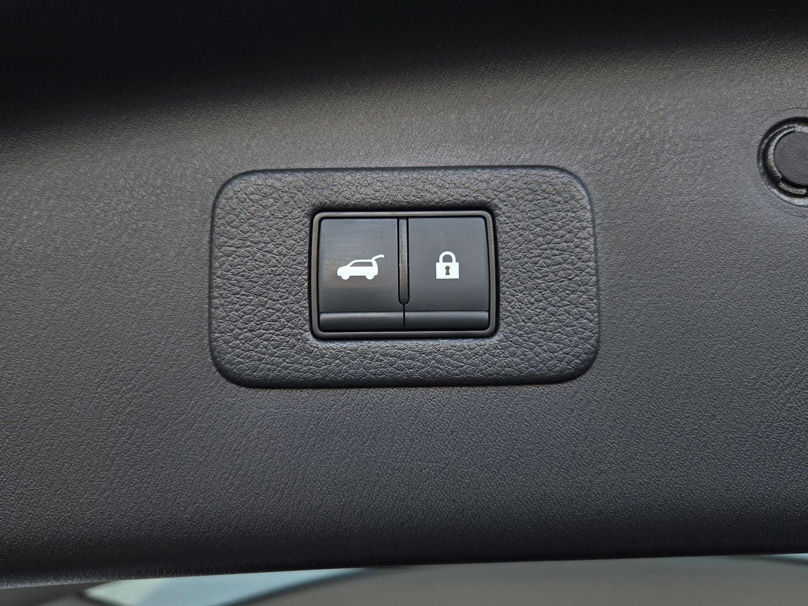 Used 2024 Nissan Armada SL w/ Captain's Chairs Package RWD image 27