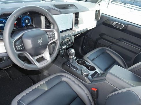 Used 2025 Ford Bronco Outer Banks image 15