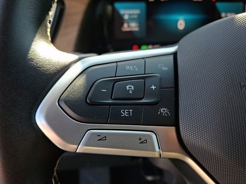 Used 2025 Volkswagen Atlas SE image 22