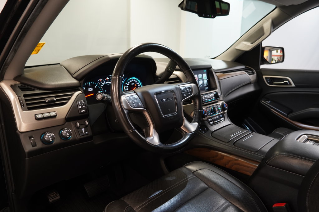 Used 2020 GMC Yukon XL Denali w/ Denali Premium Package AWD/4WD image 7