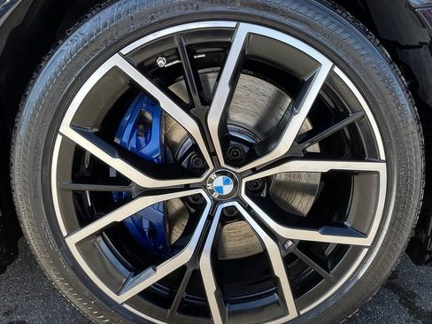 Used 2022 BMW M550i xDrive M550i xDrive image 17