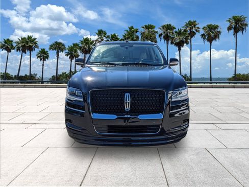 Used 2022 Lincoln Navigator Reserve image 3