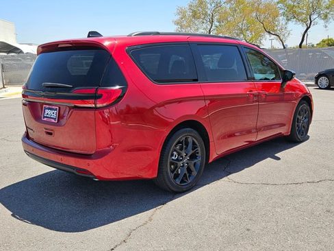 Used 2024 Chrysler Pacifica Touring-L w/ S Appearance Package FWD image 5