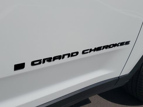 New 2026 Jeep Grand Cherokee Limited RWD image 6