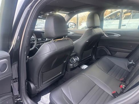 Used 2025 Alfa Romeo Giulia AWD image 7