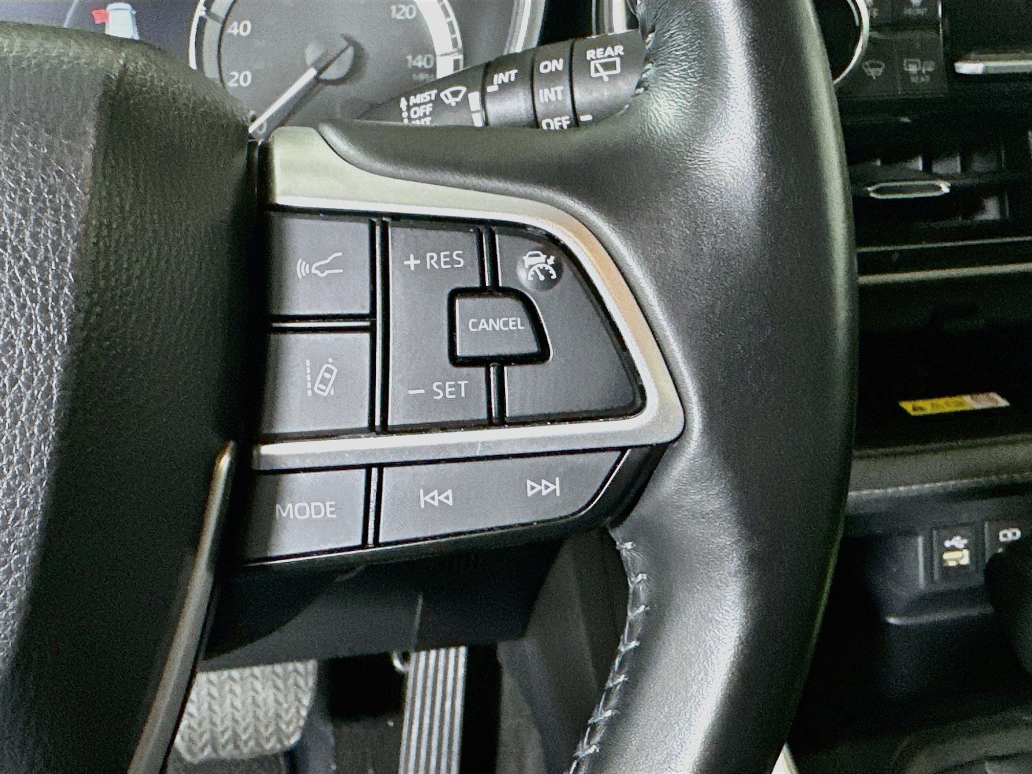 Used 2023 Toyota Highlander XLE FWD image 17
