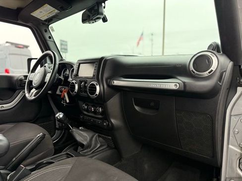 Used 2013 Jeep Wrangler Unlimited Sahara w/ Connectivity Group image 10