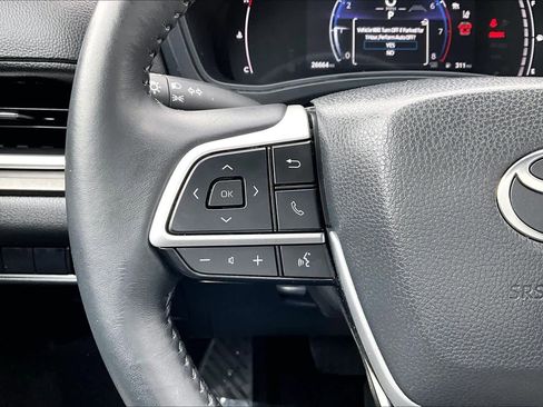 Used 2025 Toyota Grand Highlander AWD image 23