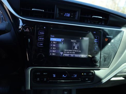 Used 2017 Toyota Corolla SE image 19