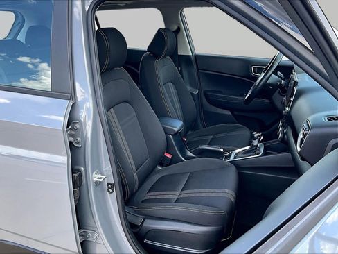 Used 2021 Hyundai Venue SEL w/ Premium Package FWD image 9