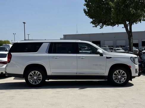 Used 2024 GMC Yukon XL Denali AWD/4WD image 3