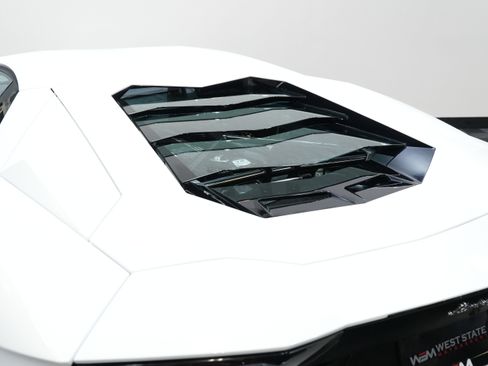 Used 2018 Lamborghini Aventador S image 23