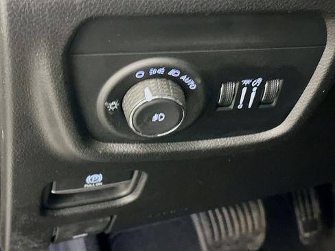 Used 2024 Jeep Grand Cherokee L Limited w/ Luxury Tech Group II image 17