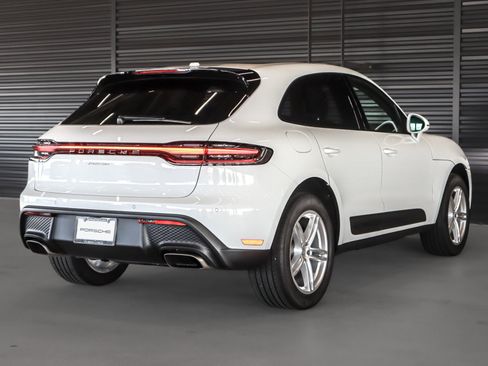 Certified 2026 Porsche Macan AWD/4WD image 10
