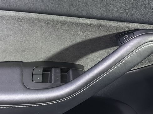 Used 2022 Tesla Model Y Performance AWD/4WD image 32