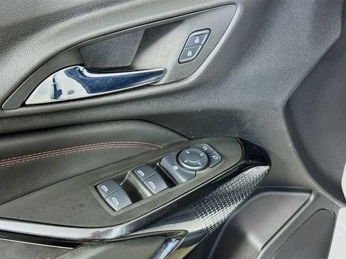 Used 2024 Chevrolet Trax RS w/ Sunroof Package FWD image 19