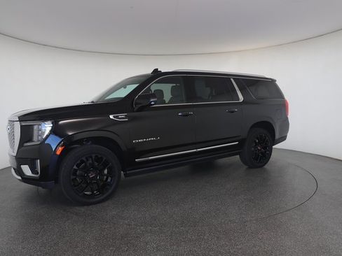 Used 2022 GMC Yukon XL Denali image 3