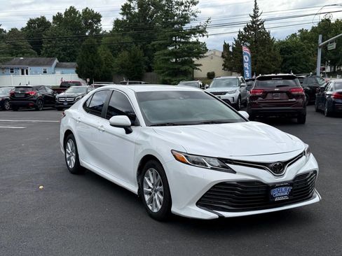 Used 2018 Toyota Camry L image 5