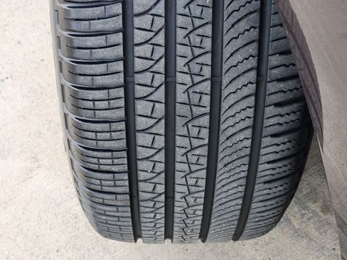 Certified 2026 Land Rover Range Rover Velar Dynamic SE image 12