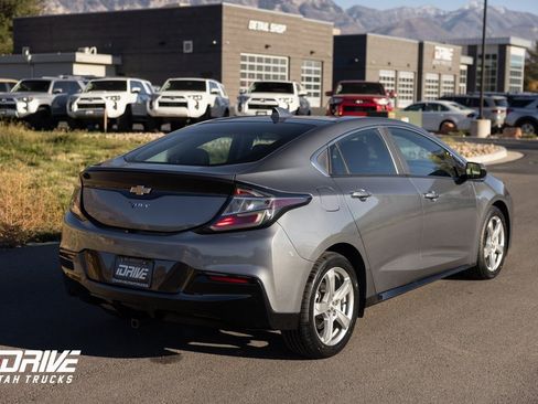 Used 2018 Chevrolet Volt LT image 9