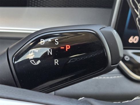 New 2025 Volkswagen Tiguan SE image 18