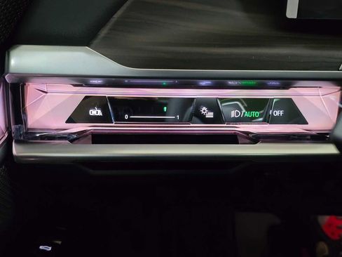 Used 2026 BMW 760i xDrive w/ Executive Package image 33