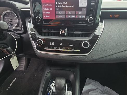 Used 2021 Toyota Corolla LE FWD image 11