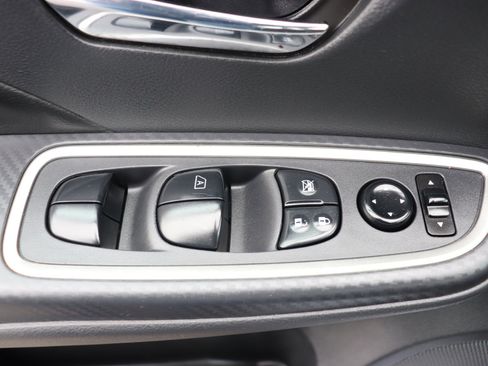 Used 2024 Nissan Versa SR image 41