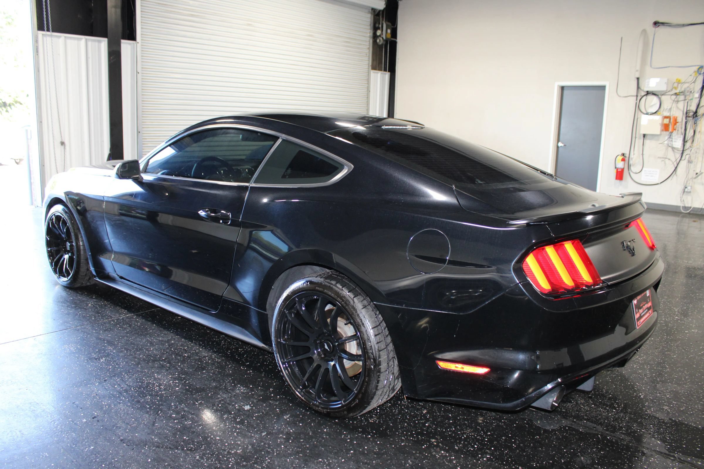 Used 2016 Ford Mustang Coupe RWD image 6