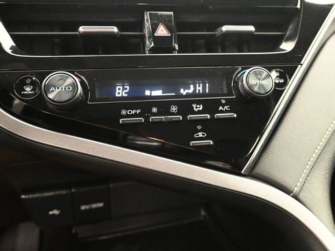 Used 2024 Toyota Camry SE image 17