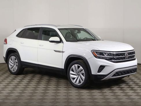 Used 2022 Volkswagen Atlas Cross Sport SE FWD image 2