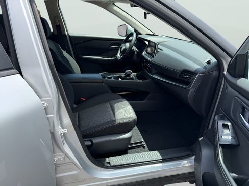 Used 2024 Nissan Rogue SV AWD/4WD image 13